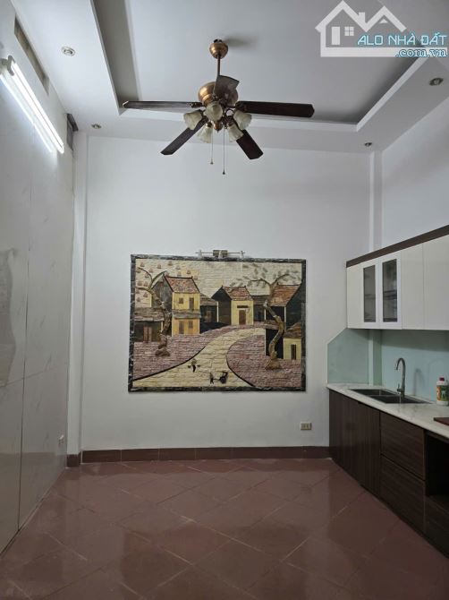 Cho thuê nhà nguyên căn ngõ 4B phố Yên Lạc, phường Vĩnh Tuy, quận Hai Bà Trưng. Dt 40m x - 3
