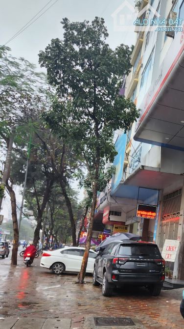 MẶT PHỐ HOÀNG QUỐC VIỆT - TÒA VP LÔ GÓC 240M2 - 10 TẦNG - MT 11M - VỈA HÈ RỘNG 8M - 6
