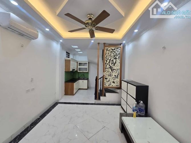 NHÀ ĐẸP Ở NGAY LÔ GÓC - MẶT NGÕ RỘNG- THÔNG THOÁNG - CHỐT LIỀN-Phố 8/3 Diện Tích 32 m