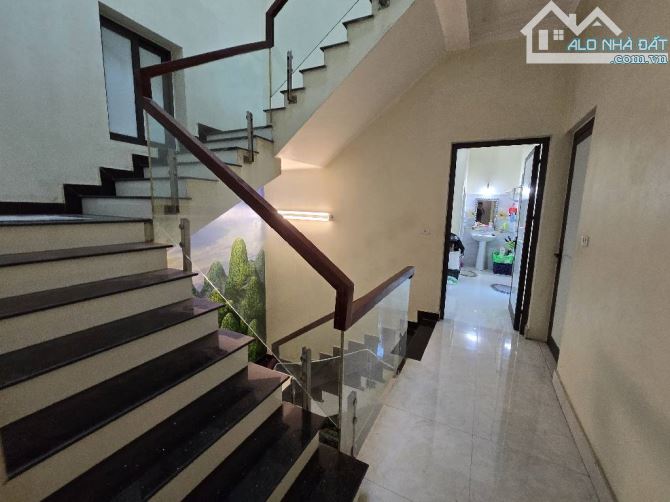 NHÀ 3 TẦNG; DT 100M BÁN NHÀ LÔ GÓC SIÊU ĐẸP - NGÕ TO NHƯ PHỐ THÔNG - GẦN HỒ - GẦN CHỢ - TR - 4