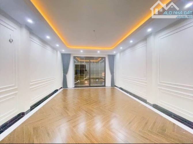 HIẾM BÁN NHÀ - 55M, 7 TẦNG TRUNG TÂM NGUYỄN VĂN CỪ, ĐI BỘ RA CHỢ -20M RA PHỐ, THANG MÁY - - 4