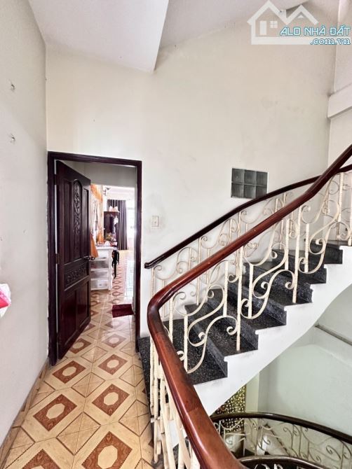 Gấp bán nhà Hẻm Xe Hơi Võ Văn Tần Quận 3 - Ngang lớn 3.8m ô tô vào nhà 5 tầng - 20m ra MT - 4