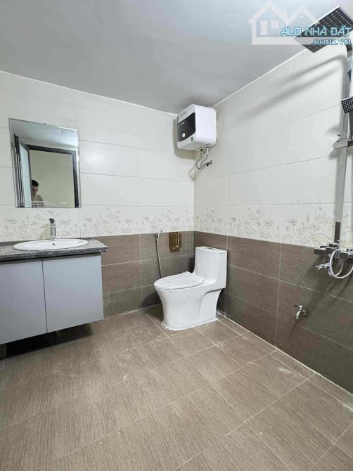 BÁN NHÀ ĐẸP 2.89 TỶ 3 TẦNG 52.8M2 Ô TÔ ĐỖ CỬA NGÕ GIẢI PHÓNG - 4