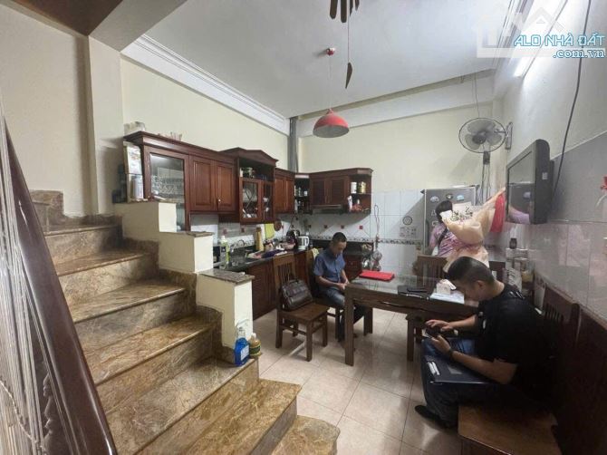 Hạ 1.5 tỷ nhà phân lô Nguyễn Chí Thanh ô tô tránh có vỉa hè 4 tầng 42m2 ngõ thông KD đỉnh - 4