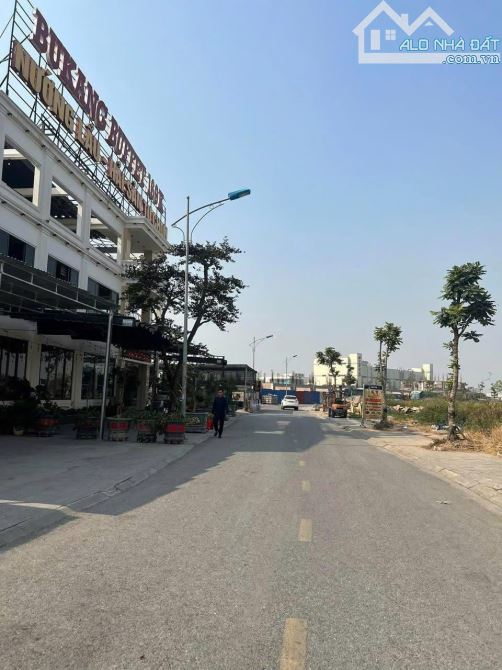 Bán lô đất mặt thôn Trạm Bạc vị trí kinh doanh buôn bán 110m giá chỉ 4,7x tỷ - 4