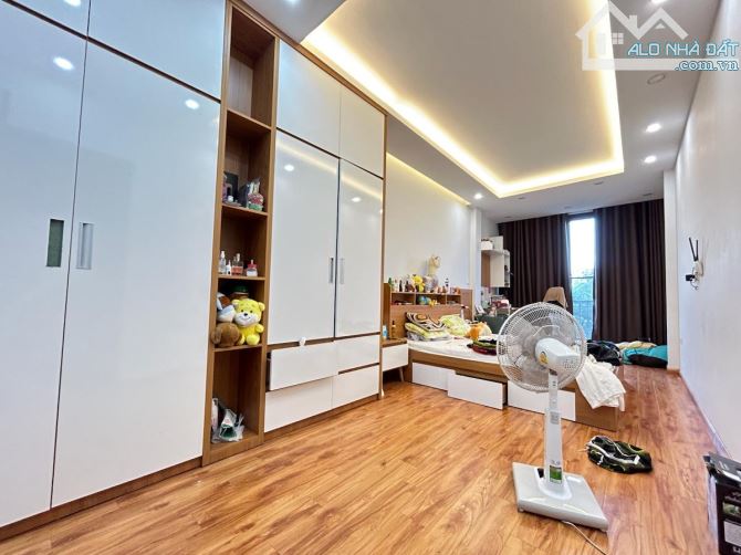 Mặt hồ Hoàng Cầu - 6 tầng thang máy - Ô tô tránh - vừa ở vừa kinh doanh - Nhỉnh 18 tỷ - 4