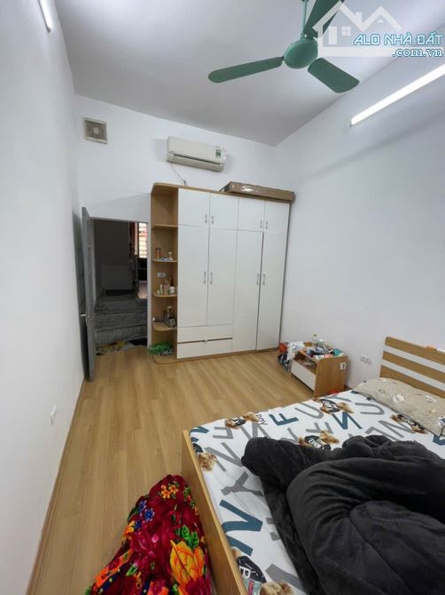 Bán nhà phố giải phóng 33m2 3 tầng lô góc – 15m ô tô tránh -  giá 6.8 tỷ - 4