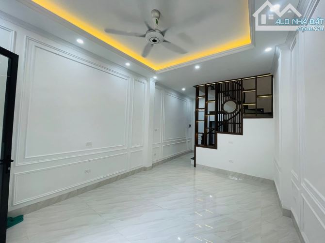 99 Xuân La, nhà đẹp full nội thất, 15m ra oto tránh, sổ 52m2 x 6 ngủ. Giá 13.8 tỷ - 4