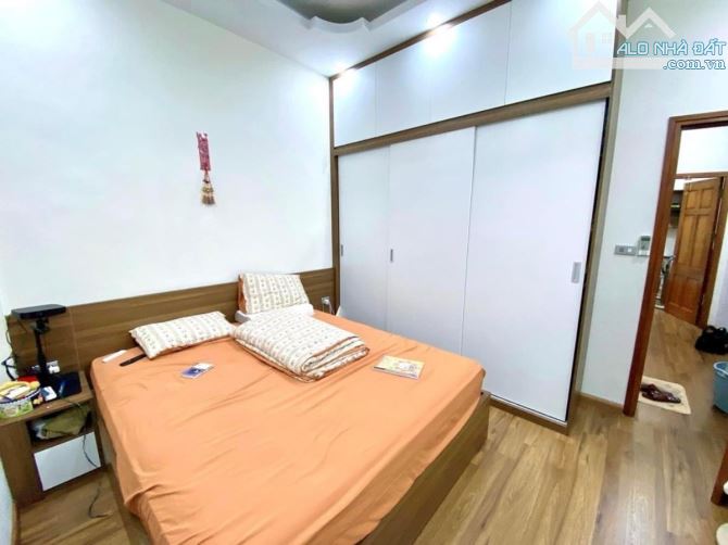 BÁN NHÀ PHÁO ĐÀI LÁNG ĐỐNG ĐA 40m 5Tầng Mt 4m GIÁ 10 TỶ NGÕ THÔNG KINH DOANH. - 4