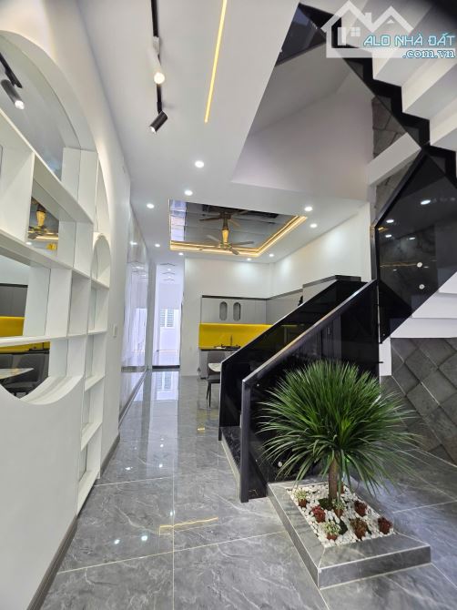 4Tỷ300 👉 Nhà 1T2L Đầy Đủ Nội Thất giáp ranh Dĩ An__hẻm xe hơi cách Phạm Văn Diêu chỉ 300m - 4