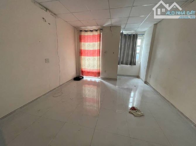 NHÀ 2 TẦNG - MẶT TIỀN ĐƯỜNG KINH DOANH - ĐƯỜNG NHỰA 10M 3 XE TẢI TRÁNH - ĐANG CHO THUÊ 10T - 4