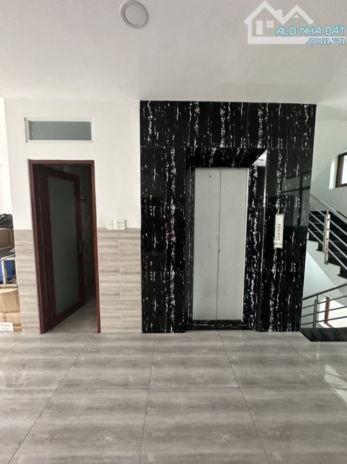 BÁN BIỆT THỰ-144M2-1 TRỆT- 2 LẦU-6 PHÒNG NGỦ-5WC-NGAY CHỢ VẢI PHÚ THỌ HÒA - 4