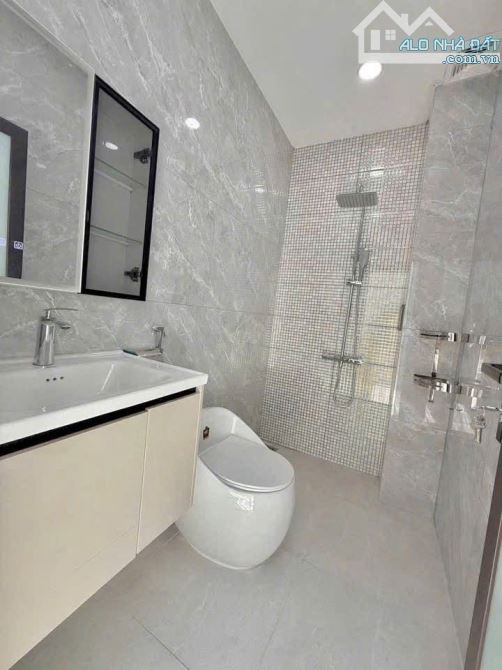 NHÀ CẤP 4 GẦN TRUNG TÂM BIÊN HÒA. CHỈ 8P ĐI XE TỚI ĐẠI HỌC LẠC HỒNG - 4