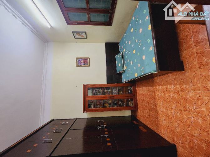 Bán nhà Tôn Thất Tùng, dân xây chắc chắn, ngõ 3 gác, 100m ra đường ô tô, 46m2, 6 phòng ngủ - 4