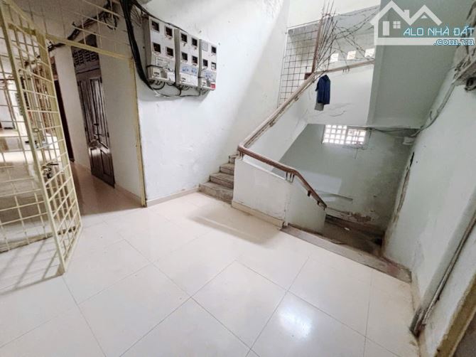 BÁN CĂN HỘ TẬP THỂ TẦNG 3 TẬP THỂ ĐẠI HỌC THUỶ LỢI 80M2  - 3 NGỦ  1 VS - VIEW SÂN CHƠI - G - 4