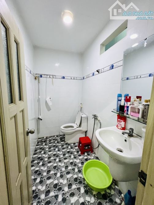 HẺM XE HƠI VƯỜN LÀI THÔNG LÊ VĂN PHAN , XE HƠI NGỦ NHÀ - 76M2 , 4PN 4WC - VỊ TRÍ TRUNG TÂM - 4