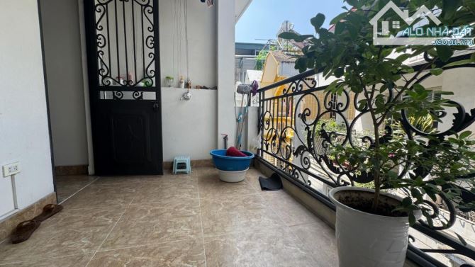 NGUYỄN VĂN CỪ - NHÀ DÂN XÂY - 40M 4T MT 4M - NGÕ RỘNG 2.5M - GẦN Ô TÔ - TẶNG NỘI THẤT - 4