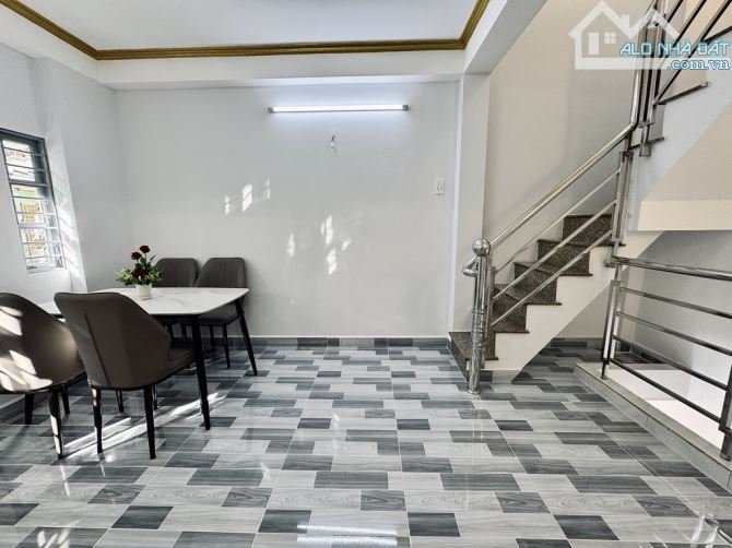 HẺM 8M - SAU LƯNG ĐẦM SEN -LẠC LONG - P.3- Q.11- DT: 3.5*5M – 4 TỶ 980 - 4