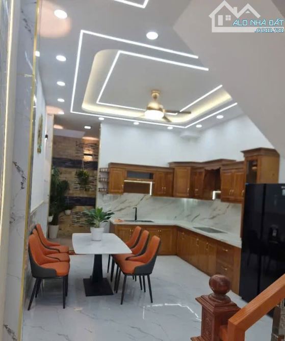 BÁN NHÀ 3 TẦNG ĐẸP - SHR - HẺM 8m - FULL NỘI THẤT - HL80B - Q12 - GIÁ 6ty26 - 4