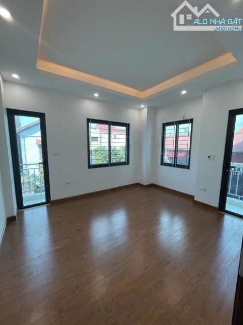 B.Á.N NHÀ  THƯỢNG CÁT, SÁT VIN ĐAN PHƯỢNG,  LÔ GÓC, Ô TÔ GẦN , THANG MÁY  40M2,  5 TỶ 7 - 4