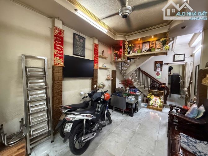 XÓM ĐẤT -P.8-QUẬN 11- 4 TẦNG- DT: 39M2- 6 TỶ 5 - 4