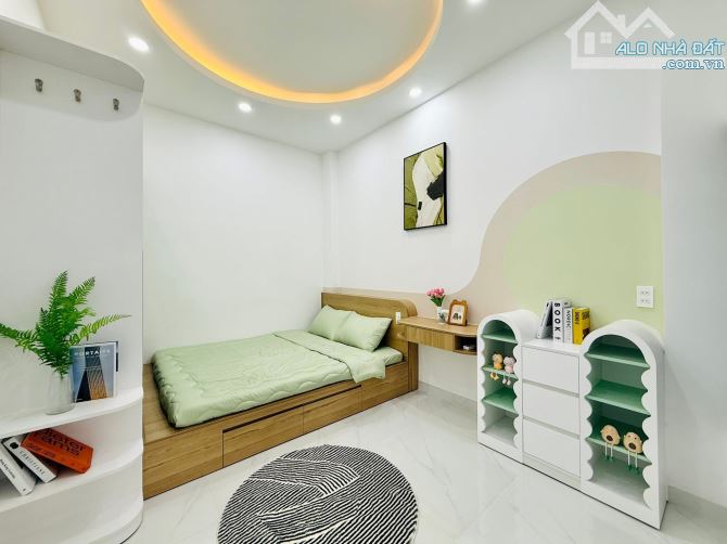 BÁN NHÀ KHU VIP 4 TẤM ĐƯỜNG SỐ XE HƠI ĐỖ CỬA ĐỒNG BỘ CAO TẦNG GIÁ 5 TỈ 7 TL GIÁP Q1 - 4
