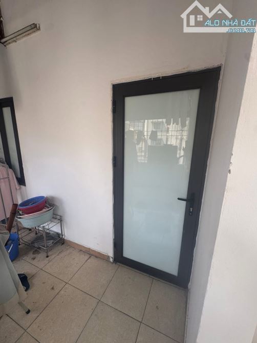 Gấp bán căn hộ dịch vụ 14 P,thu nhập 50tr/tháng.5mx18m mặt tiền đường 10m,Tân Thuận Đông Q - 4