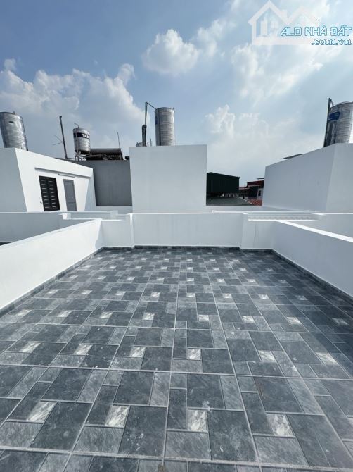 THƯỢNG THANH_LONG BIÊN : 5 TẦNG CỰC THOÁNG_ Ô TÔ ĐỖ CỔNG_ MẶT TIỀN 5,4M_ GIÁ 6 TỶ - 4