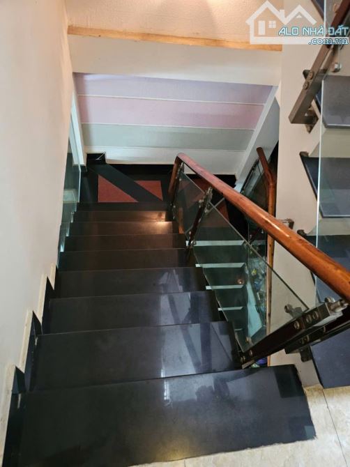Bán nhà 3 tầng Q9 - Chỉ 5.2 tỷ - Cạnh Vinhomes - Đường xe hơi tránh. - 4