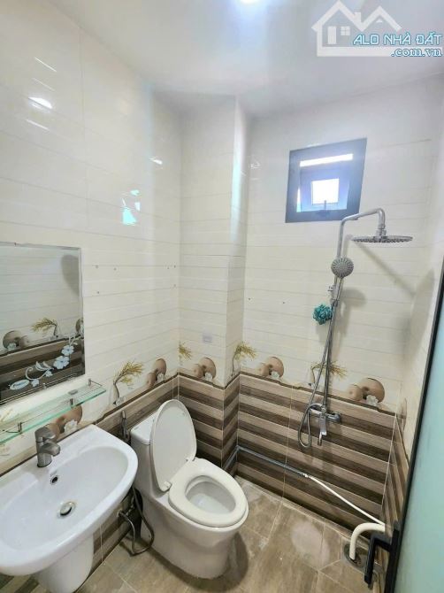 Nhà 5 tầng - Ngang 3.1 dài 7 nở hậu - Sát mặt tiền - Hoàng Diệu Q4. - 4