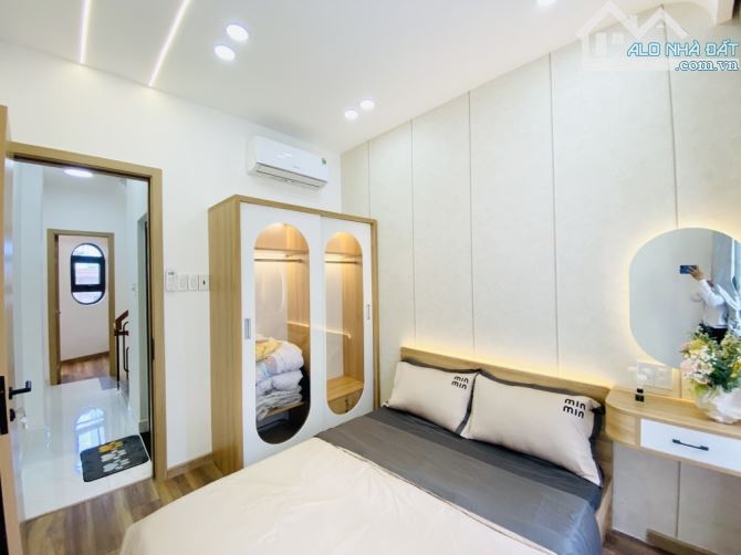 Bán Nhà Phú Nhuận - Giáp Q1 - 4 Tầng - Full Nội Thất - Hơn 6 Tỷ xíu xiu - 4