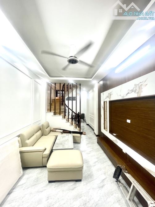9,85 TỶ- 41m2 5 TẦNG 5 NGỦ- DÂN XÂY Ở NGAY, 2 THOÁNG - CẦU GIẤY - 4