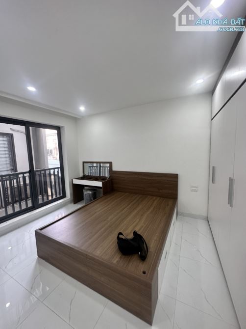 NHÀ MỚI ĐẸP - FULL NỘI THẤT - GẦN CHỢ, TRƯỜNG - BA BƯỚC RA Ô TÔ TRÁNH -5.8 tỷ - 4