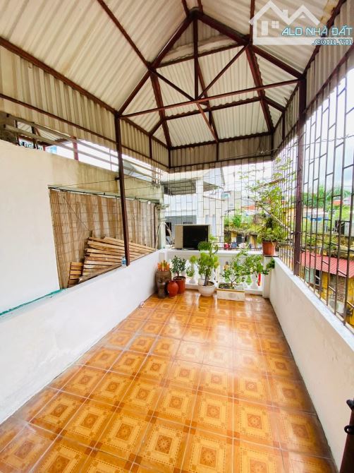 Nhỏ Xinh - Nở Hậu - Tôn Đức Thắng - Đống Đa - Dt: 20m2/5tầng* nhỉnh 4 tỷ - 4