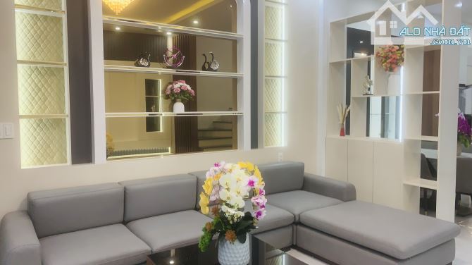 NHÀ 3 TẦNG- BA BƯỚC CHÂN RA BIỂN - MỚI- Ở NGAY - 5