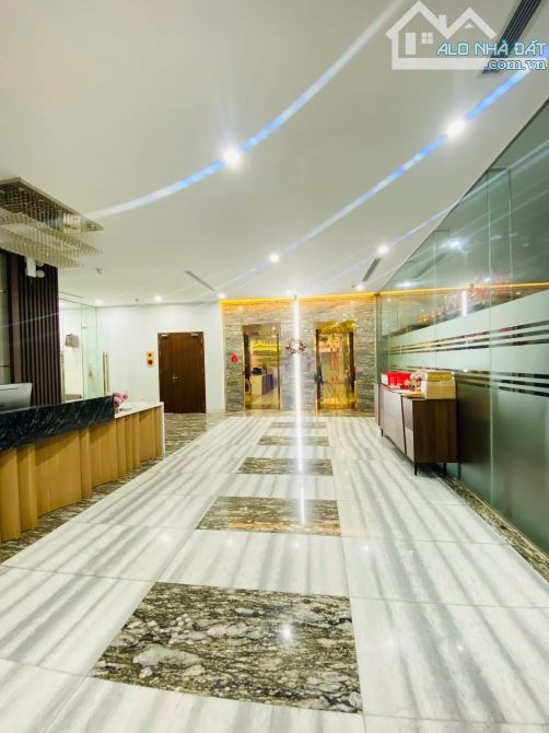 Siêu phẩm Lạc Long Quân - 288m2 - 8 tầng - thang máy - mặt tiền siêu rộng - 5