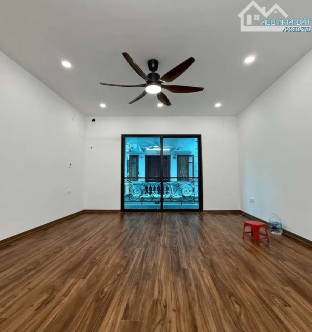 Bán ngay nhà Cầu Giấy, nột thất hiện đại, ô tô đỗ cửa, gần phố, dt 38m2, giá nhỉnh 10 tỷ - 5