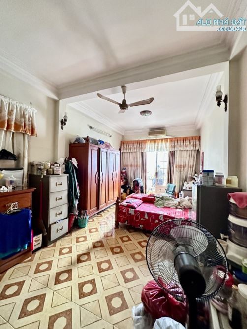 Gấp bán nhà Hẻm Xe Hơi Võ Văn Tần Quận 3 - Ngang lớn 3.8m ô tô vào nhà 5 tầng - 20m ra MT - 5