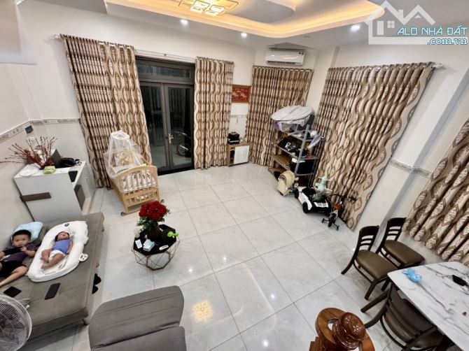 NHÀ LÔ GÓC - ĐƯỜNG 8M XH TRÁNH - 2 TẦNG - 105M2 ( 8x13 ) - 8,5 TỶ - LÊ ĐỨC THỌ, GÒ VẤP. - 5