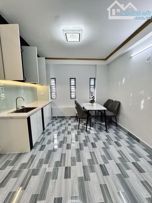 HẺM 8M - SAU LƯNG ĐẦM SEN -LẠC LONG - P.3- Q.11- DT: 3.5*5M – 4 TỶ 980 - 5
