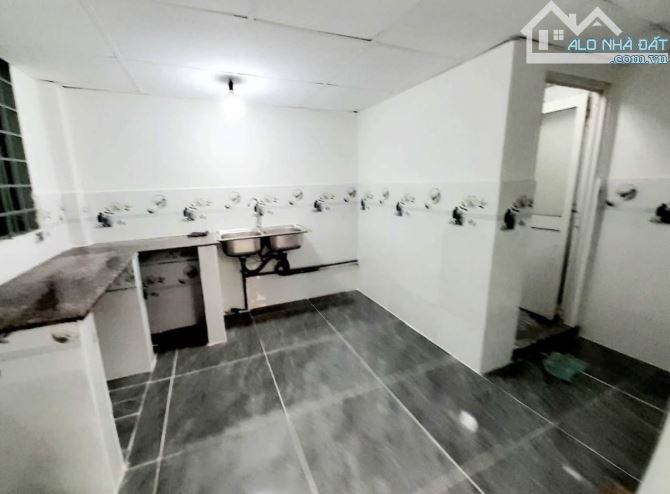 Gấp bán căn hộ dịch vụ 14 P,thu nhập 50tr/tháng.5mx18m mặt tiền đường 10m,Tân Thuận Đông Q - 5