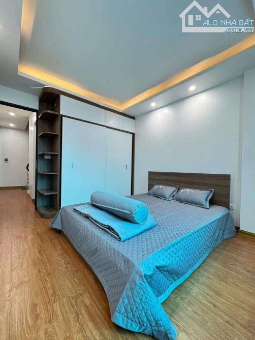 Tầm 6 tỷ- Nhà 5 tầng - phố Bà Triệu, Hà Đông- Sân vận động và Cầu Trắng- mới gần ô tô - 5