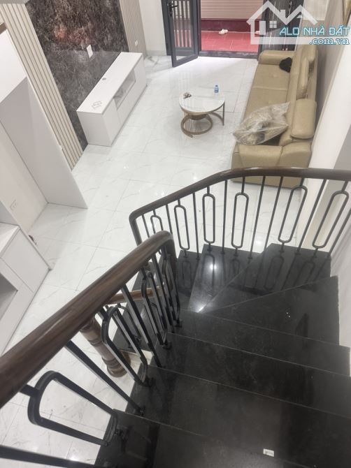 NHÀ MỚI ĐẸP - FULL NỘI THẤT - GẦN CHỢ, TRƯỜNG - BA BƯỚC RA Ô TÔ TRÁNH -5.8 tỷ - 5