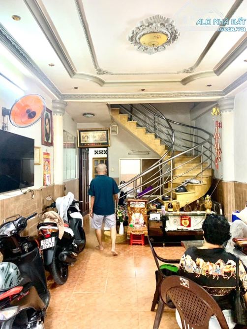 NHÀ 4 Tầng,NỞ HẬU HẺM XE TẢI Đường XVNT Bán9ty - 5