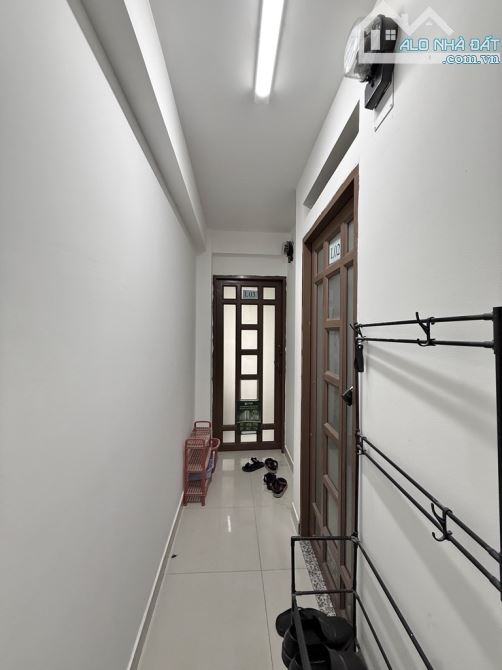 TÒA NHÀ CHDV 6 TẦNG – 20 PHÒNG – NGAY ĐH VĂN LANG – TIỀM NĂNG 1 TỶ/NĂM - CHỈ 16.9 TỶ - 6