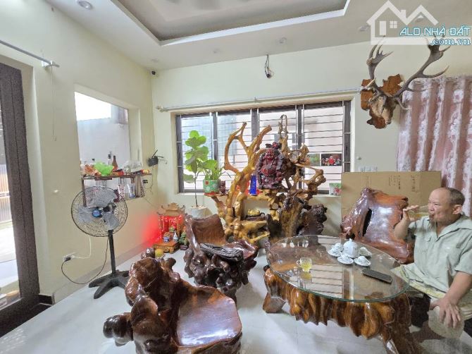 NHÀ 3 TẦNG; DT 100M BÁN NHÀ LÔ GÓC SIÊU ĐẸP - NGÕ TO NHƯ PHỐ THÔNG - GẦN HỒ - GẦN CHỢ - TR - 6