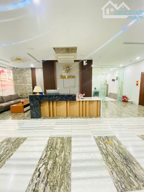 Siêu phẩm Lạc Long Quân - 288m2 - 8 tầng - thang máy - mặt tiền siêu rộng - 6