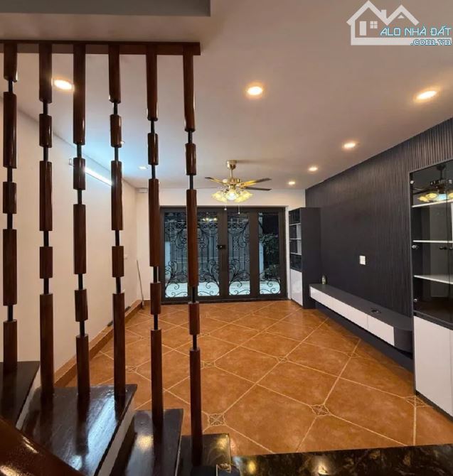 Bán ngay nhà Cầu Giấy, nột thất hiện đại, ô tô đỗ cửa, gần phố, dt 38m2, giá nhỉnh 10 tỷ - 6