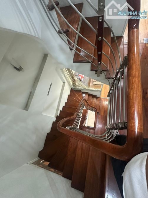 ĐỖ QUANG-CẦU GIẤY-PHÂN LÔ Ô TÔ TRÁNH-VỊ TRÍ VIP-5 TẦNG-VĂN PHÒNG CÔNG TY - GIÁ 21.5 TỶ - 6
