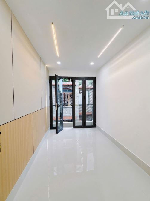 BÁN NHÀ 3 TẤM KHU NGUYỄN KHOÁI Q4 HẺM 3M AN NINH GIÁ 4 TỈ 150 TL DÂN CƯ SÁT MT CÁCH 30M - 6